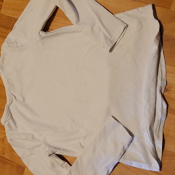 H & M tee - Picture 3 of 3